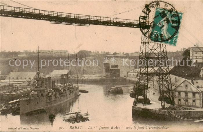Brest 29 La Jeanne d’Arc sous le pont a transbordeur