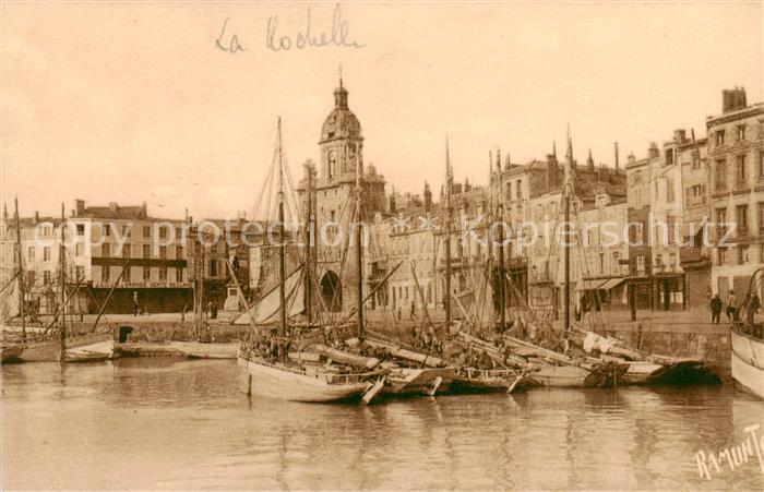 La Rochelle 17 Le Port vers la Grosse Horloge