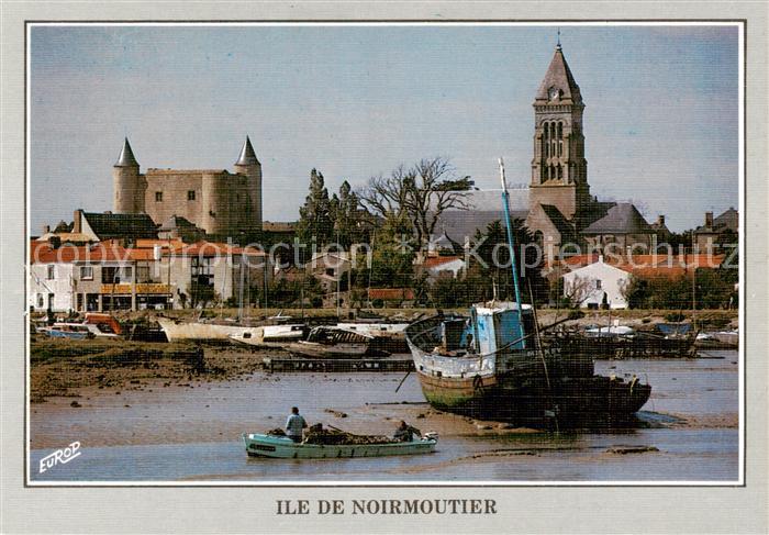 Noirmoutier-en-l Ile Dominant le port le chateau feodal et l’eglise St Philibert
