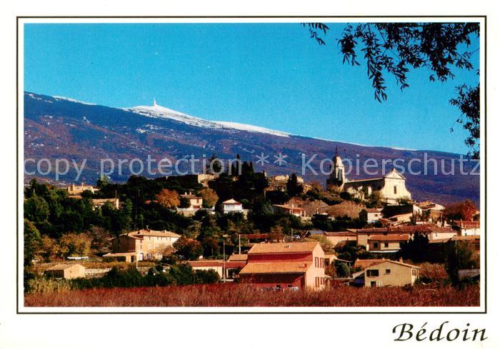 Bedoin Le village par son eglise et situe au pied du Mont Ventoux