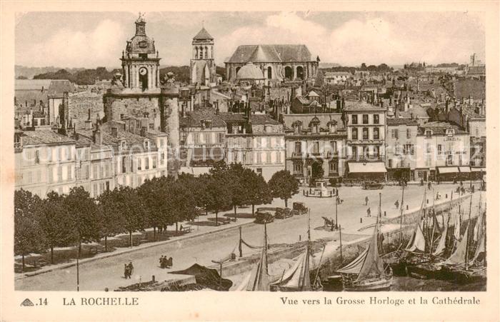 La Rochelle 17 Vue vers la Grosse Horloge et la Cathedrale