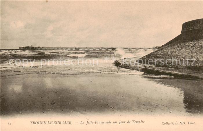 Trouville-sur-Mer La Jetee Promenade un Jour de Tempete