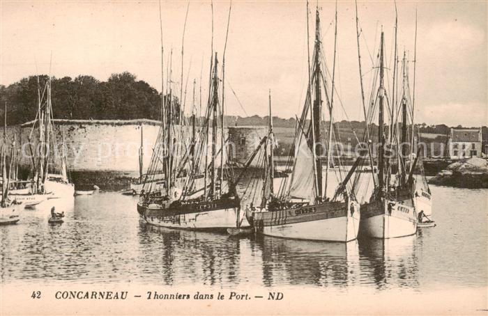 Concarneau 29 Finistere Thonniers dans le Port