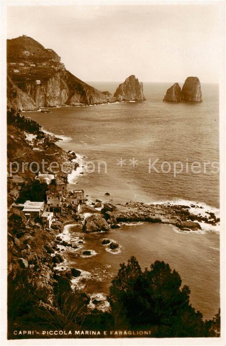 Capri Italia Piccola Marina e Faraglioni