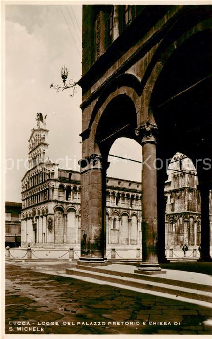 Lucca Toscana IT Logge del Palazzo Pretorio e Chiesa di San Michele