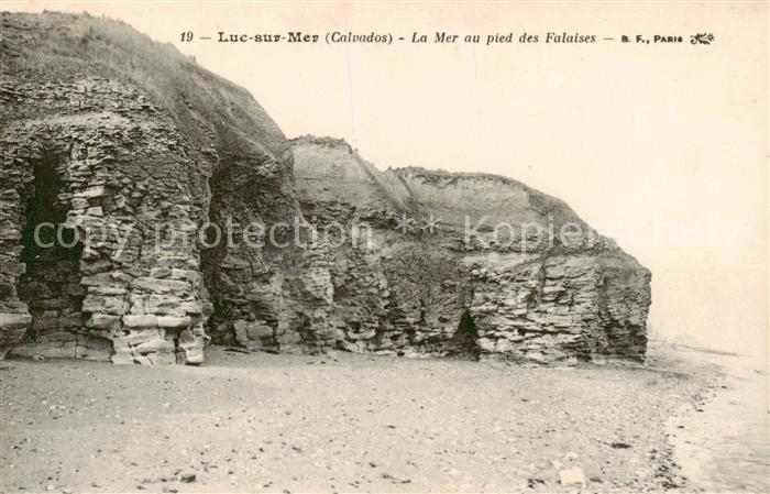Luc-sur-Mer 14 La Mer au pied des Falaises