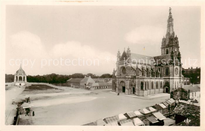 Ste-Anne-d Auray La Basilique Le Monument aux Morts de la Bretagne