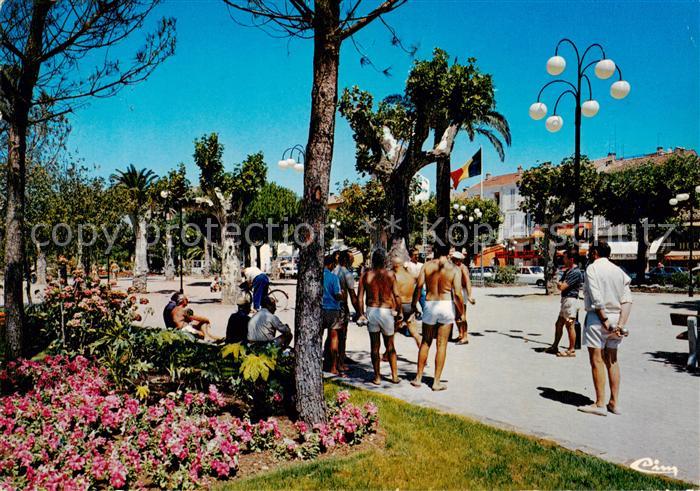 Ste-Maxime-sur-Mer 83 Les jeux de boules sous les jardins ombrages et fleuris du