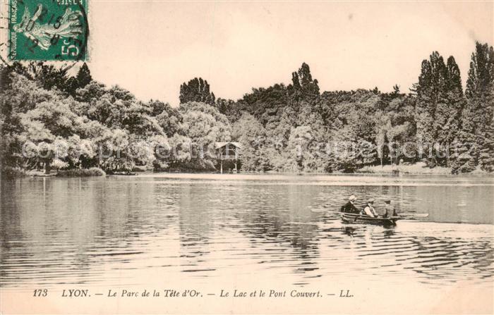 Lyon France Le Parc de la Tete d’Or Le Lac et le Pont Couvert
