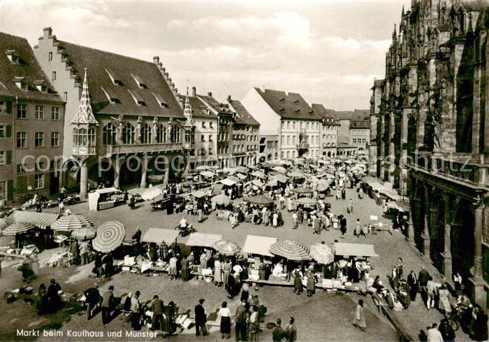Freiburg Breisgau Markt beim Kaufhaus und Muenster