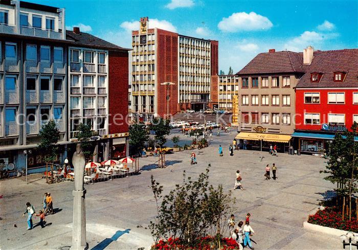 Dueren Rheinland Marktplatz mit Mariensaeule und Blick zum Rathaus