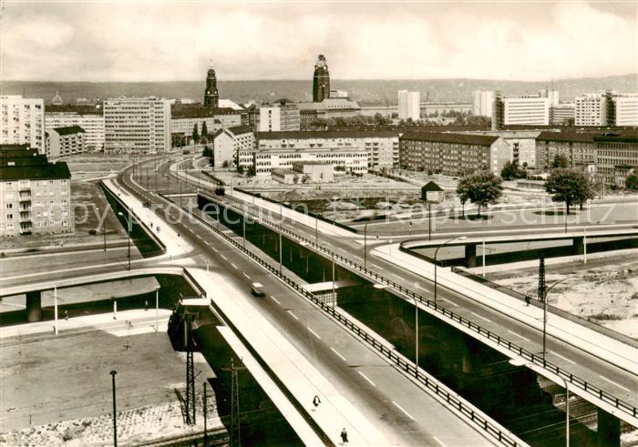 Dresden Elbe Blick vom Studentenwohnheim ueber Budapester Strasse nach dem Stadt