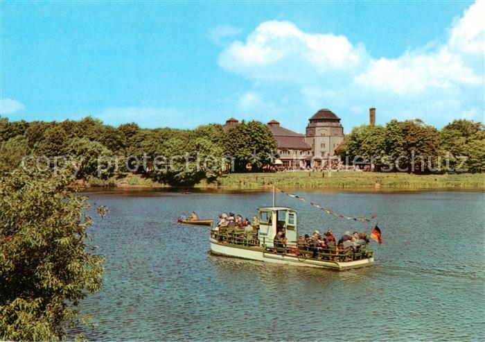 LEIPZIG Sachsen Auensee Faehrschiff mit Blick zur HO Gaststaette