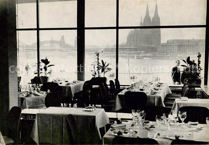 Koeln  Rhein Rheinterrasse am Tanzbrunnen mit Blick zum Koelner Dom