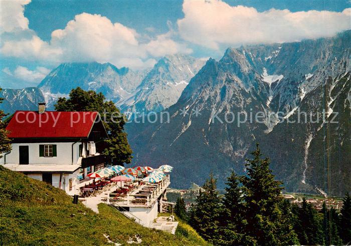 Mittenwald Bayern Kranzberghaus mit Karwendelgebirge