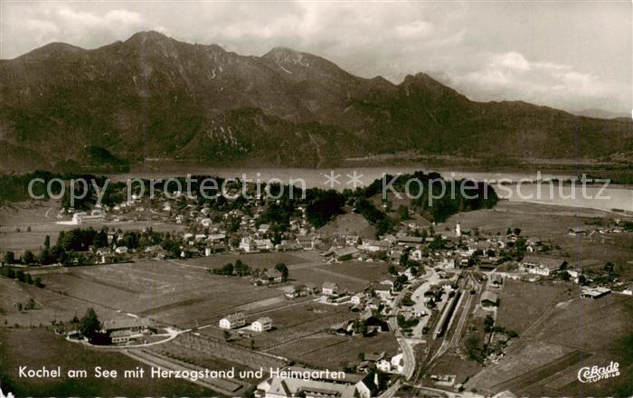 Kochel See Bayern mit Herzogstand und Heimgarten