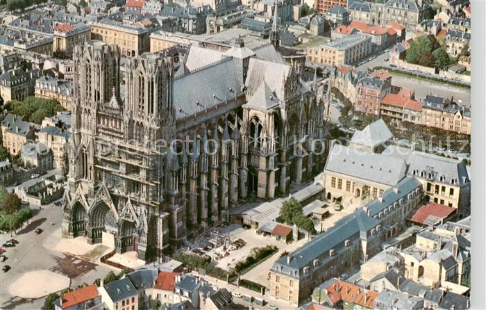 Reims 51 La cathedrale et l’ancien archeveche Vue aerienne