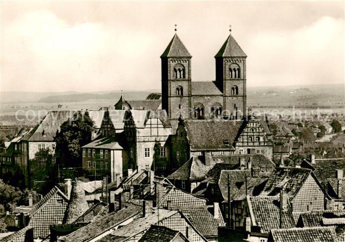 Quedlinburg Harz Blick vom Muenzenberg auf Schlossmuseum und stiftskirche