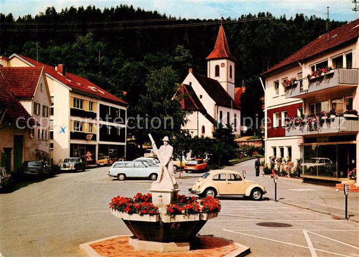 Aistaig Dorfpartie mit Kirche und Brunnen