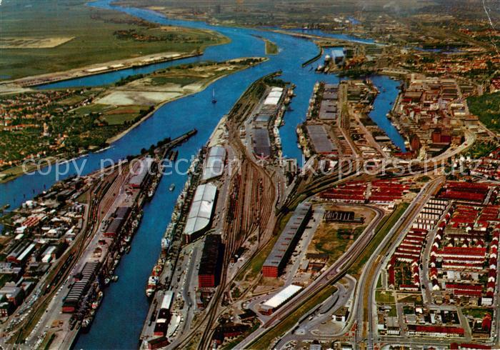 BREMEN  CITY Hafen Fliegeraufnahme