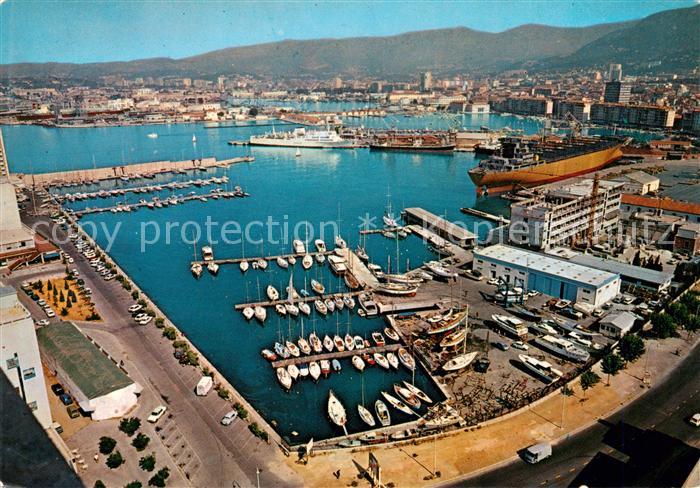 Toulon -sur-Mer 83 Var Vue aerienne le port et la ville