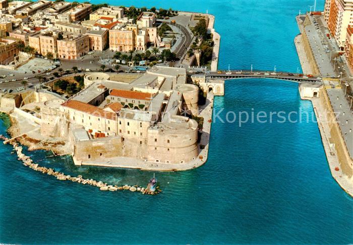 Taranto Tarent IT Aragonisches Schloss und schiffbarer Kanal