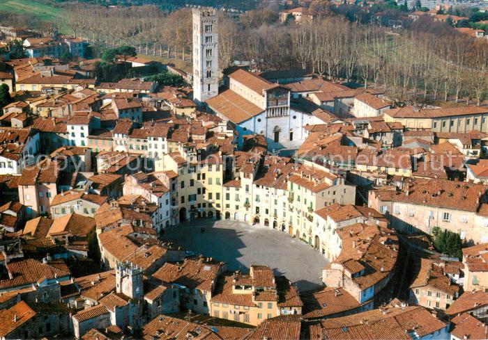 Lucca Toscana IT Anfiteatro Romano e Basilica di San Frediano veduta aerea
