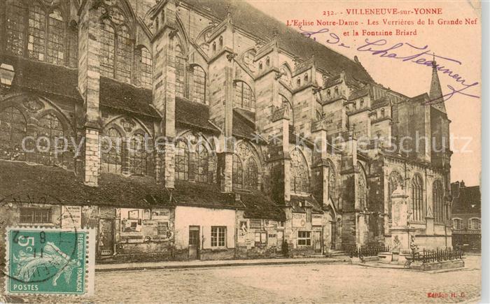 Villeneuve-sur-Yonne Eglise Notre Dame Les Verrieres de la Grande Nef et la Font