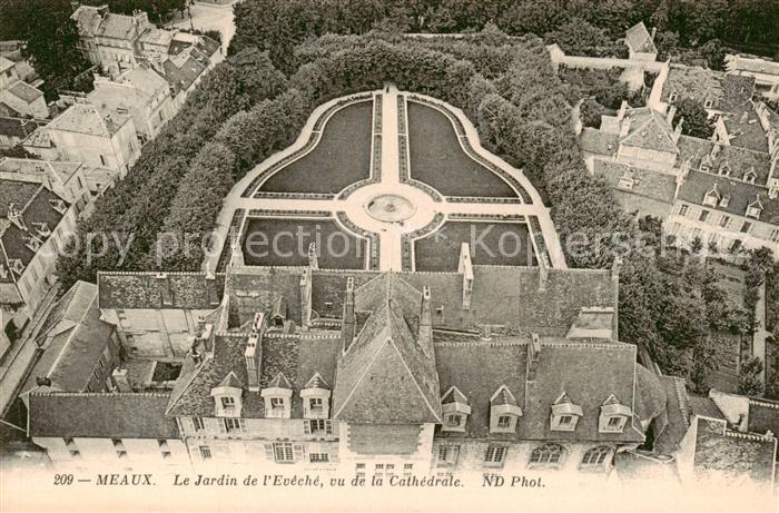Meaux 77 Seine-et-Marne Le Jardin de l’Eveche vu de la Cathedrale Vue aerienne
