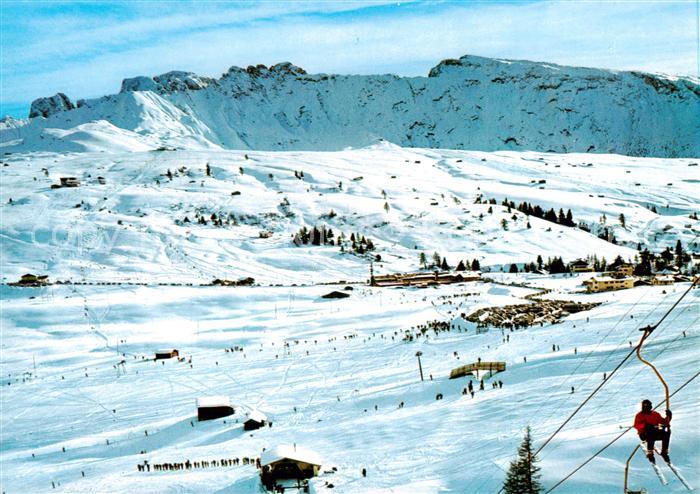 Seiseralm Alpe di Siusi Trentino IT Panorama mit den Rosszaehnen und Sessellift