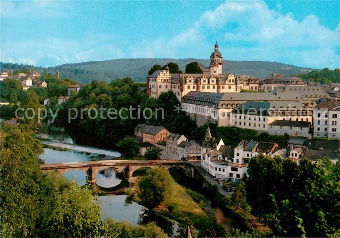 Weilburg Blick ueber die Lahn zum Schloss
