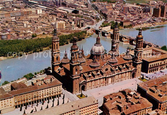 Zaragoza Saragossa ES Basilica del Pilar y rio Ebro Fliegeraufnahme