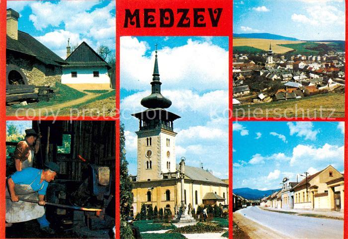 Medzev CZ Typicky domcek Kovaci v hamri Namstie s gotickym kostolom Celkovy pohl