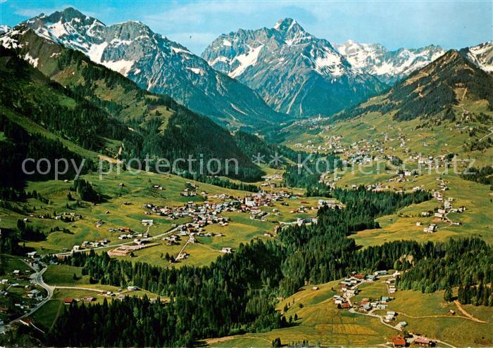 Kleinwalsertal Vorarlberg AT mit Blick auf Riezlern Hirschegg und Mittelberg