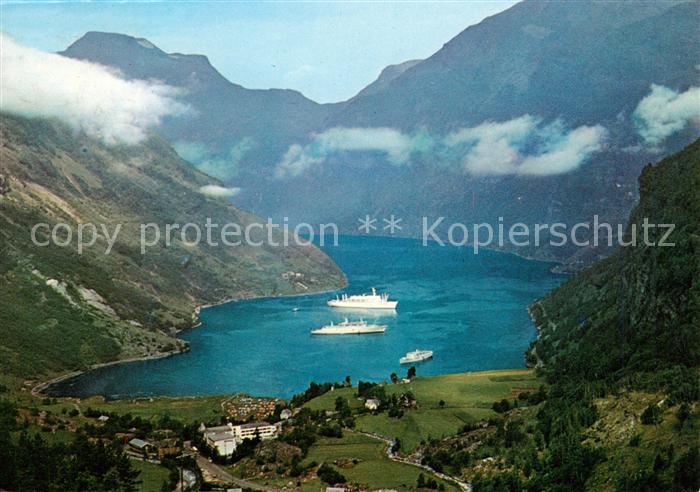 Geiranger Norge Panorama Fjord Faehren Berge