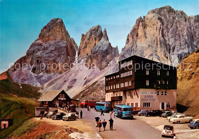 Passo Sella Selva Val Gardena IT Hotel Maria Flora Gebirgspass Berghotel Dolomit