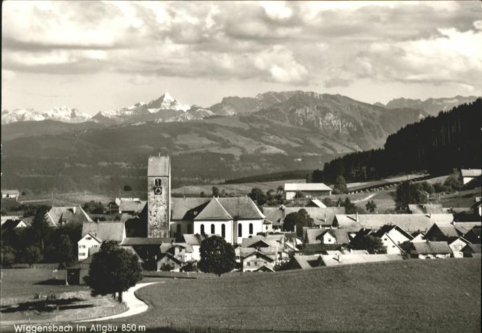 Wiggensbach Ortsansicht mit Kirche Alpenpanorama
