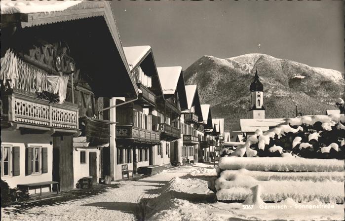 Garmisch-Partenkirchen Ortsstrasse Kirche Wintersportplatz