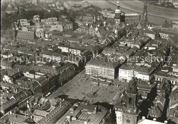 DRESDEN Elbe Blick ueber den Altmarkt vor Zerstoerung 1945 Fliegeraufnahme