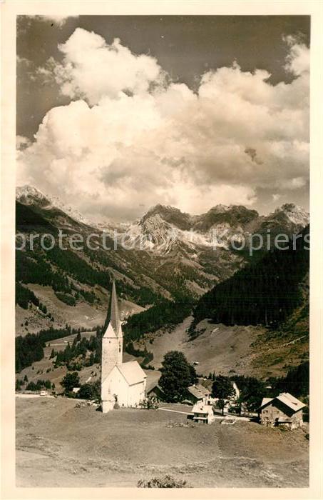 Mittelberg Kleinwalsertal Kirche mit Schafalpkoepf