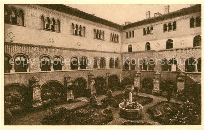 Salzburg Oesterreich Benediktinenkloster Nonnberg Kreuzgarten