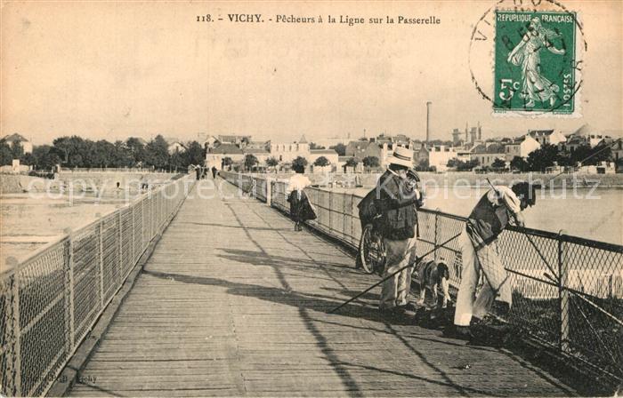 Vichy Allier Pecheurs a la Ligne sur la Passerelle