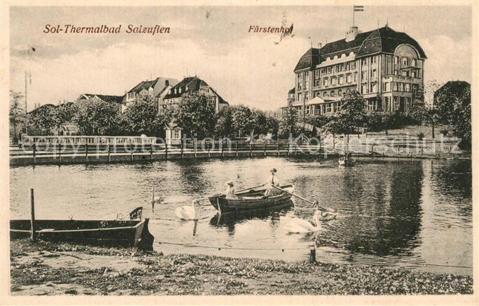 Bad Salzuflen Fuerstenhof Partie am Wasser Schwaene Bootfahren
