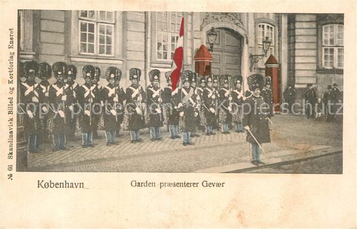 Kobenhavn Garden praesenterer Gevaer Koenigliche Garde