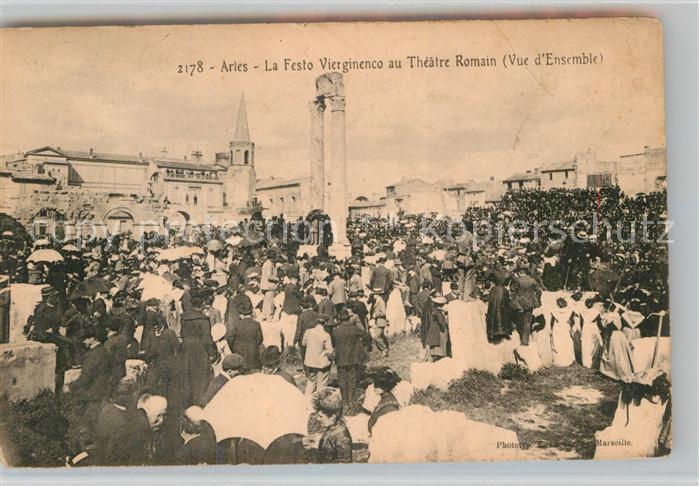 Arles Bouches-du-Rhone La Festo Vierginenco au Theatre Romain