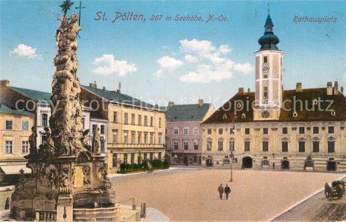 St Poelten Rathausplatz mit Brunnen