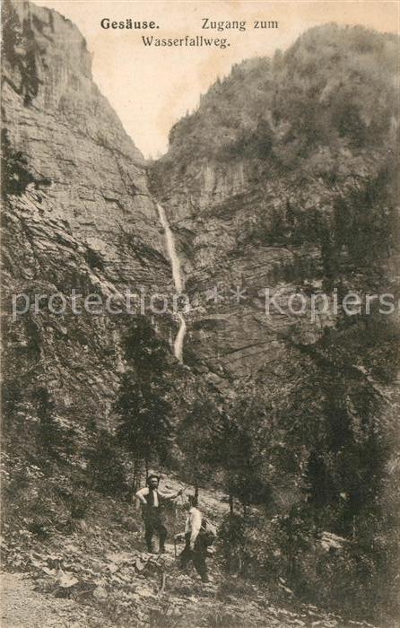 Gesaeuse Zugang zum Wasserfall
