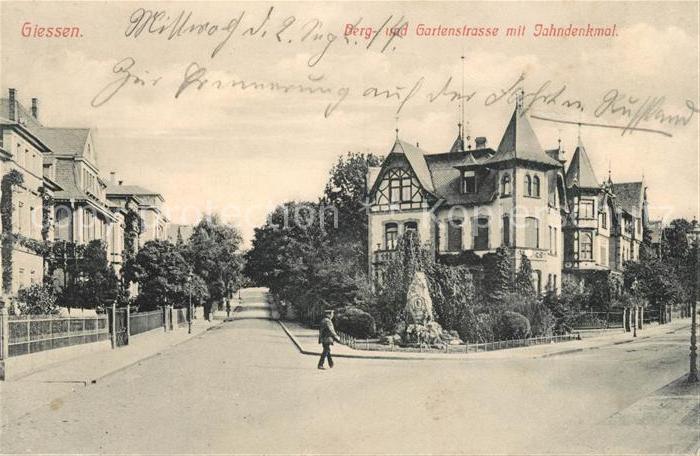Giessen Lahn Bergstrasse Gartenstrasse mit Jahndenkmal