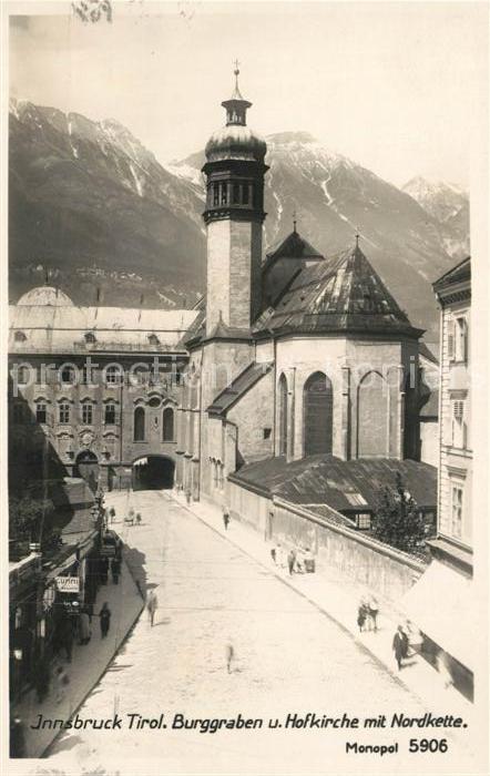 Innsbruck Burggraben und Hofkirche mit Nordkette Karwendelgebirge