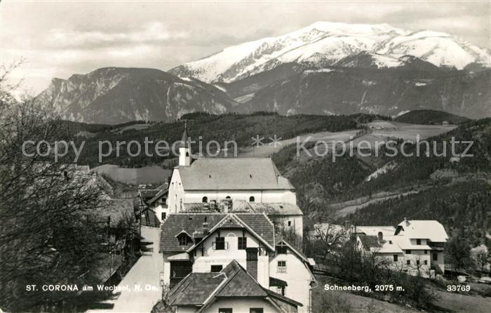 St Corona Wechsel Ortsmotiv mit Kirche Blick zum Schneeberg